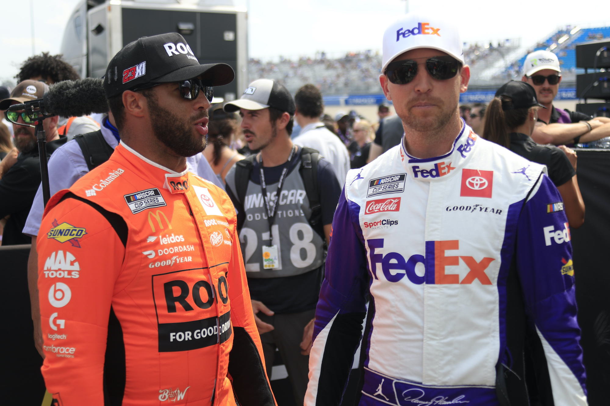 Denny Hamlin Challenges Veteran Announcer for Questioning Joe Gibbs Racing Move to Swap Pit Crew Members Between Bubba Wallace and Christopher Bell’s Teams 