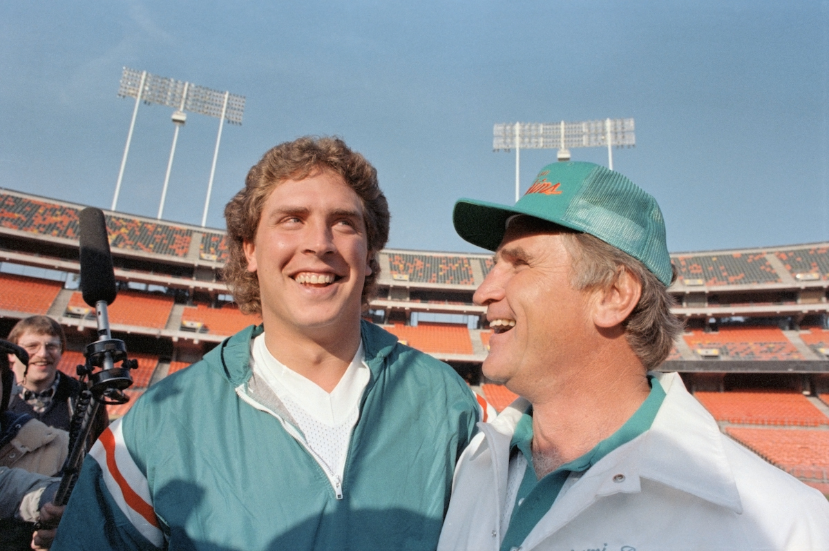 Miami Dolphins quarterback Dan Marino (L) and head coach Don Shula meet the press in 1985