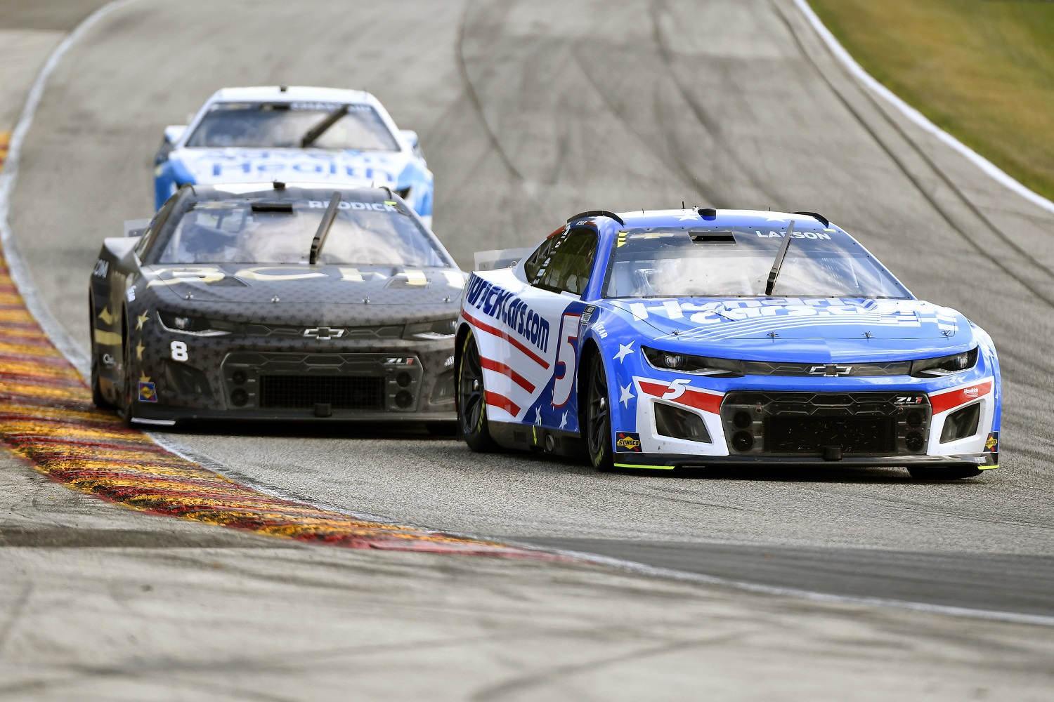 Kyle Larson and Tyler Reddick race during the NASCAR Cup Series Kwik Trip 250 at Road America on July 3, 2022. | Logan Riely/Getty Images
