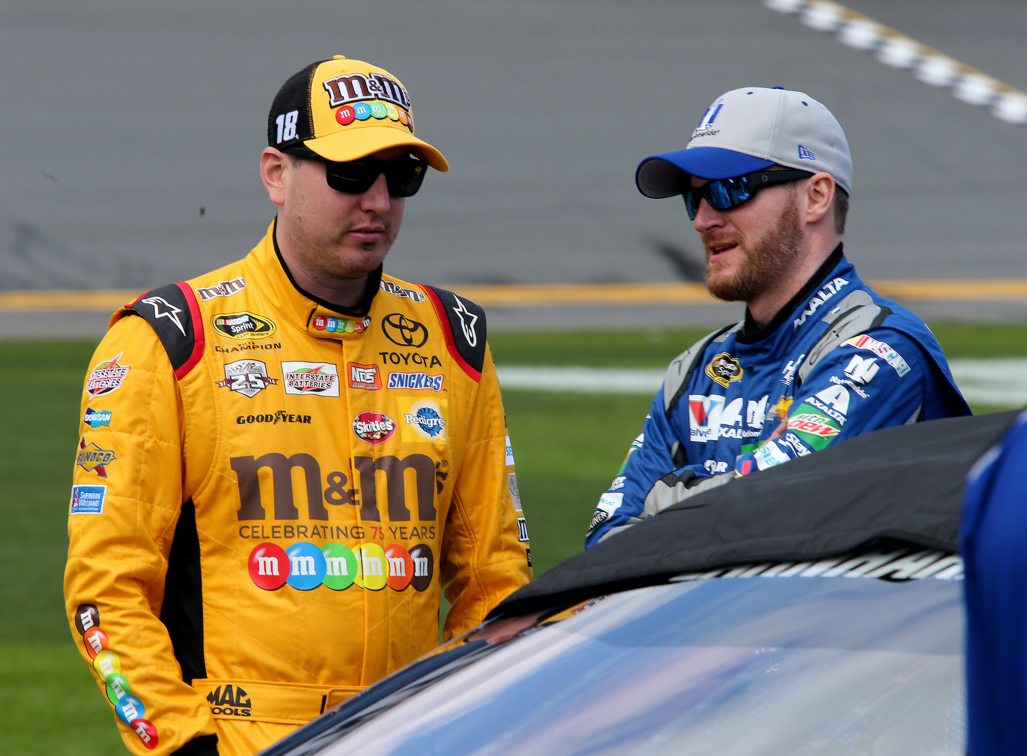 Dale Earnhardt Jr. and Kyle Busch on grid