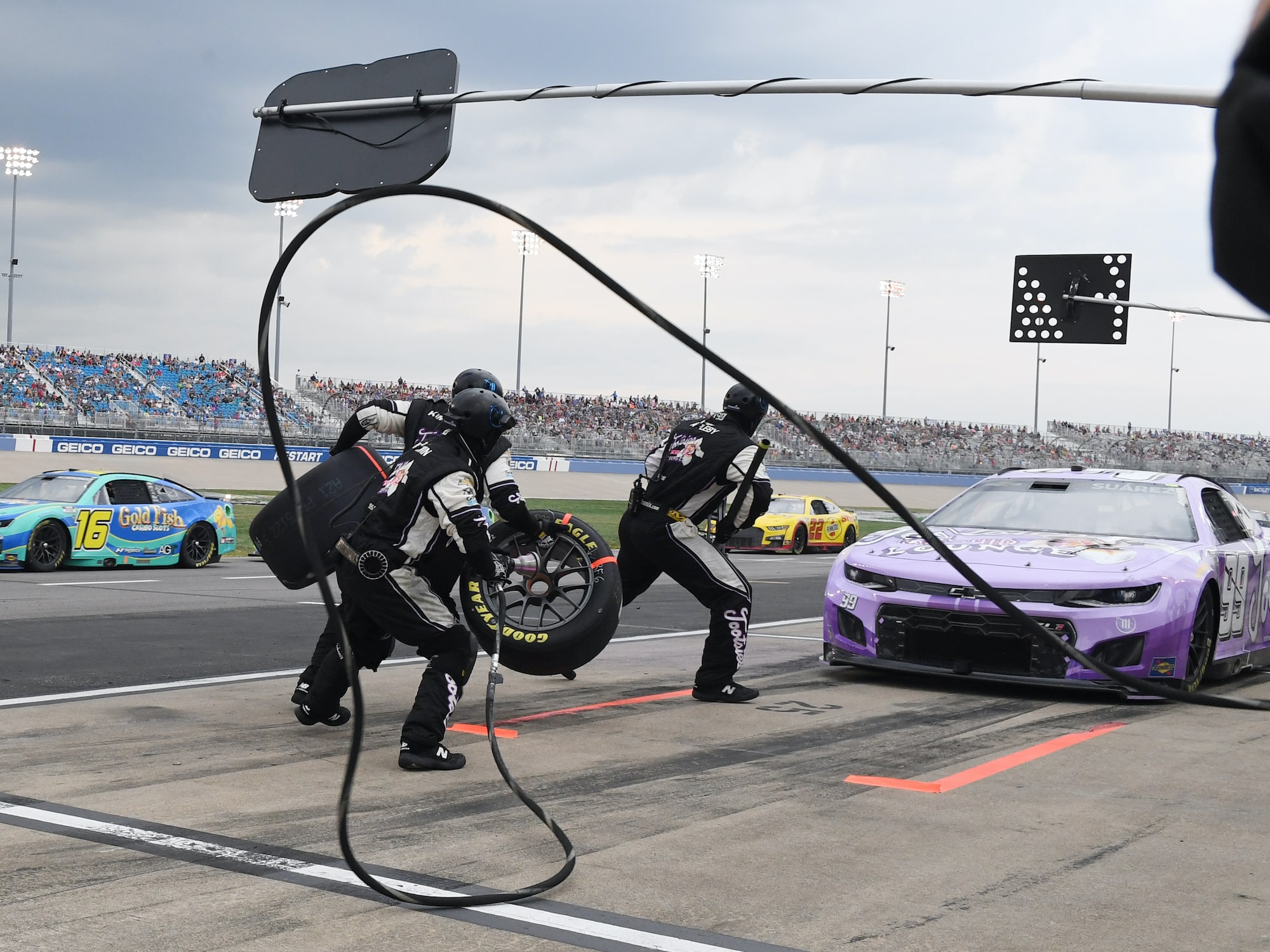 The pit crew of Daniel Suarez at Nashville