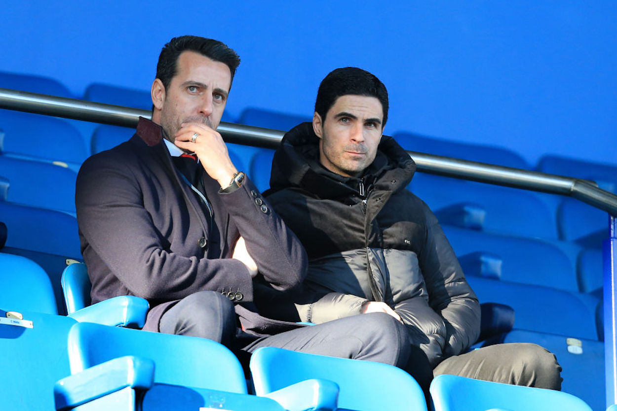 Arsenal manager Mikel Arteta (R) and technical director Edu Gaspar (L) sit together.