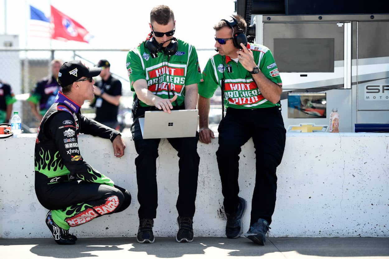 Kevin Harvick (L) and crew chief Rodney Childers (R) talk on the grid in 2021.