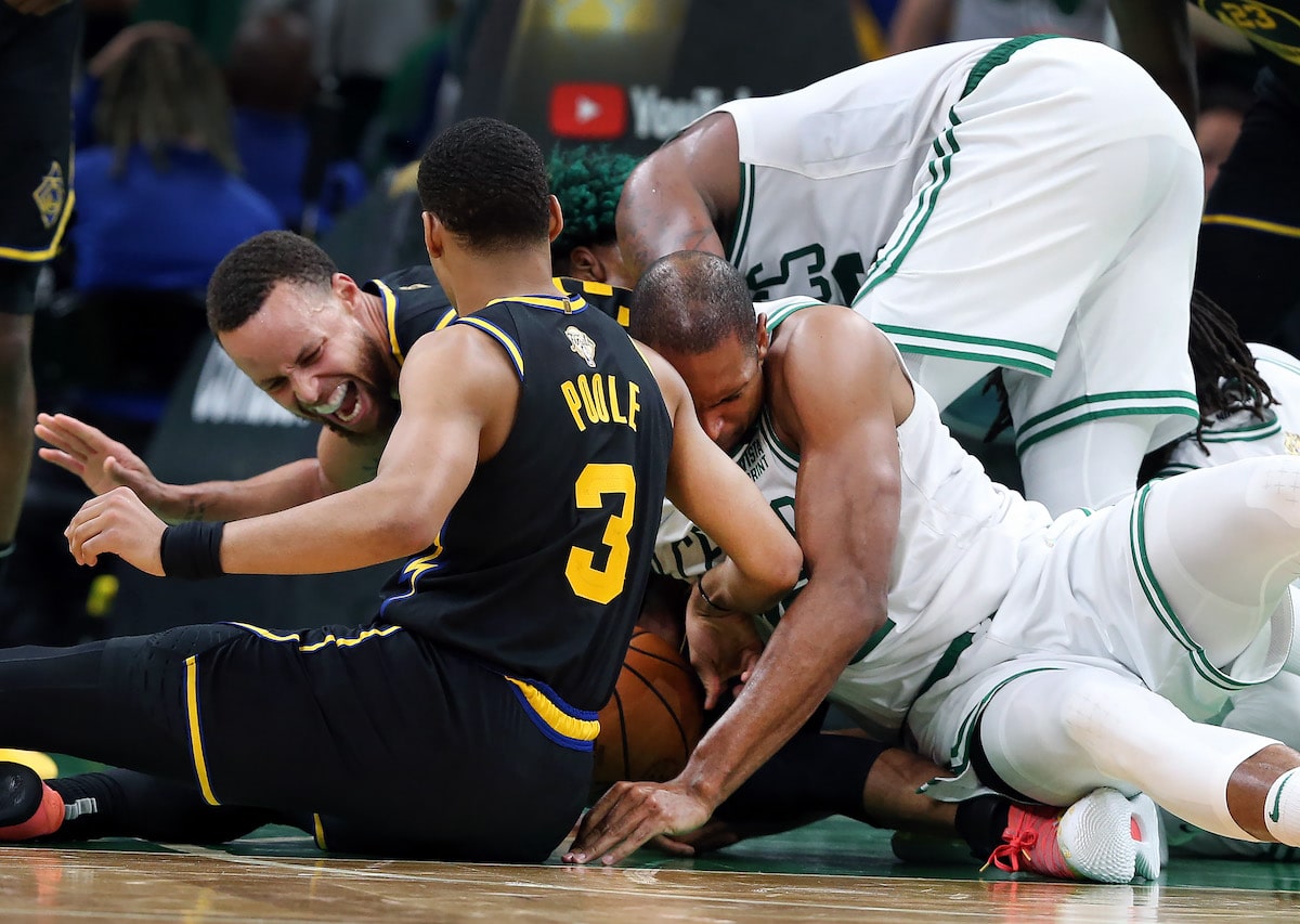 The Warriors' Stephen Curry hurts his ankle
