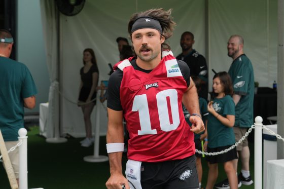 Philadelphia Eagles quarterback Gardner Minshew runs onto the field during training camp