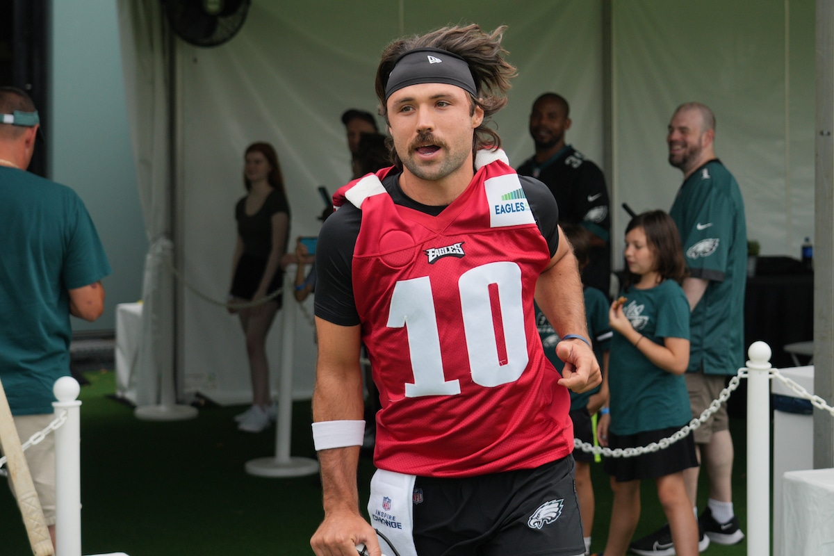 Philadelphia Eagles quarterback Gardner Minshew runs onto the field during training camp