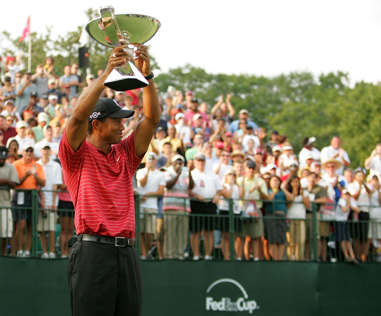 Tiger Woods celebrates after winning the 2007 PGA Tour FedEx Cup title