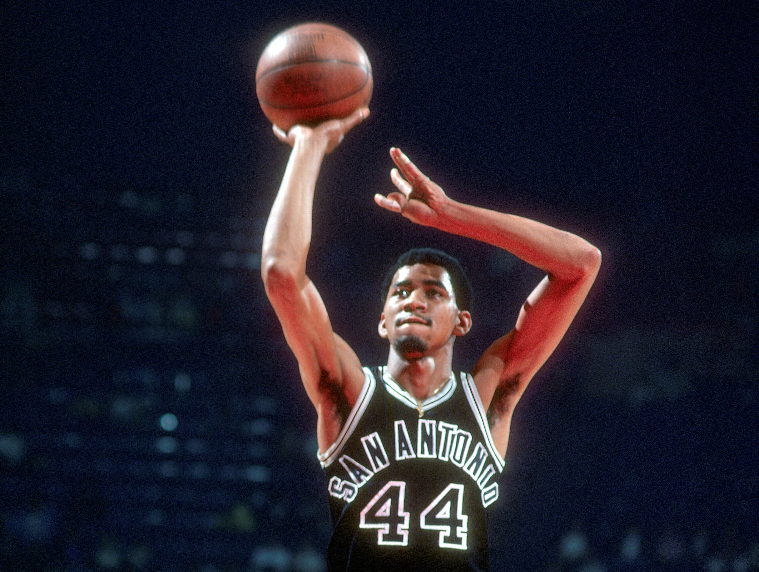 George Gervin of the San Antonio Spurs shoots a free throw against the Washington Bullets.