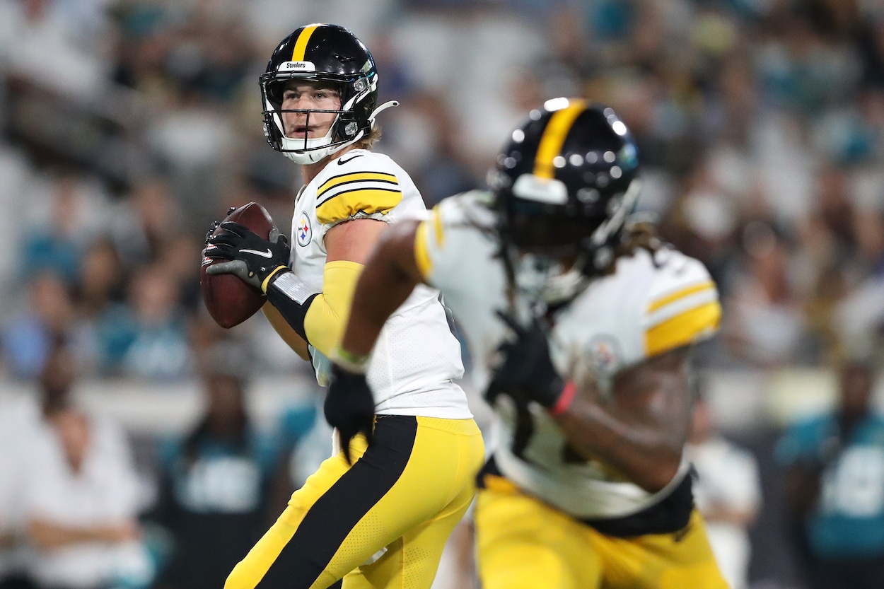 Kenny Pickett throws for the Pittsburgh Steelers