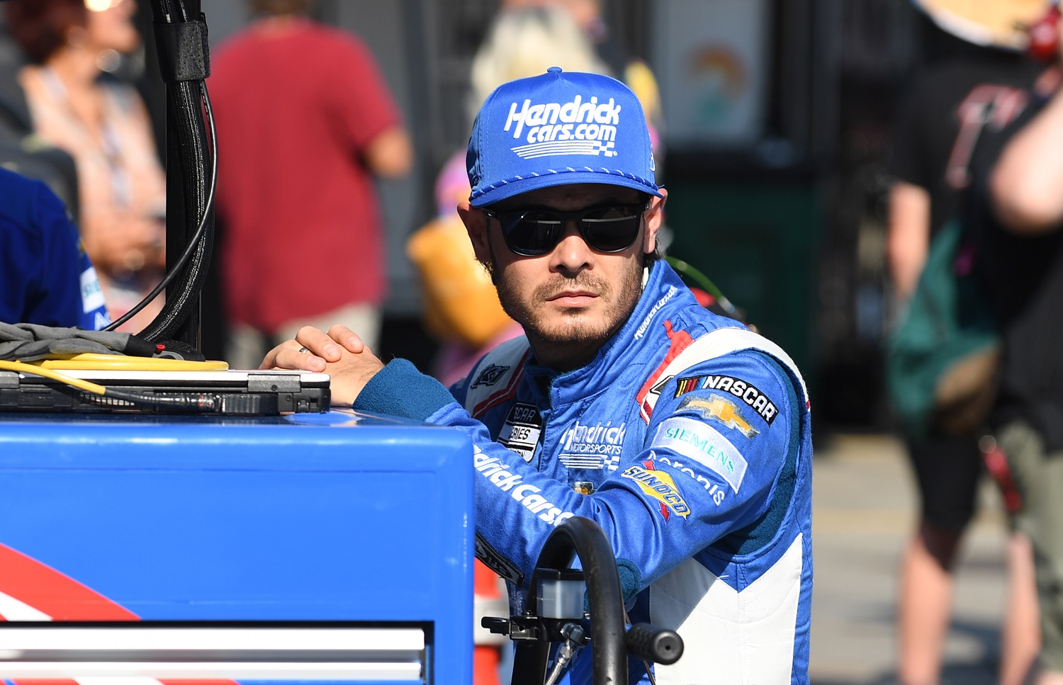 Kyle Larson looks on during qualifying for the NASCAR Cup Series Playoff Bass Pro Shops Night Race on Sept. 16, 2022, at Bristol Motor Speedway. | Jeffrey Vest/Icon Sportswire via Getty Images