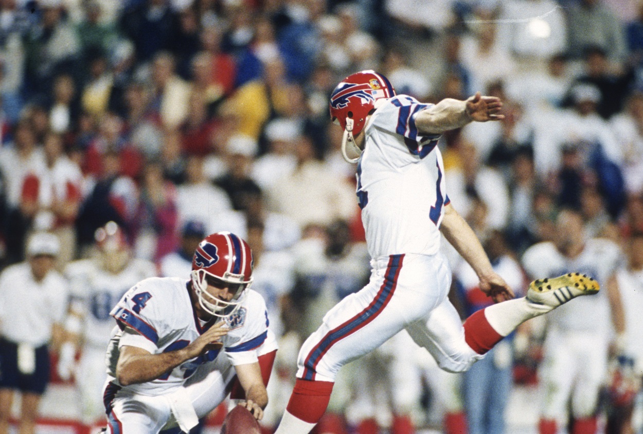 Scott Norwood attempts a field goal in Super Bowl 25