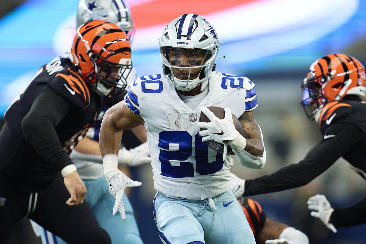 Tony Pollard rushes against the Bengals.