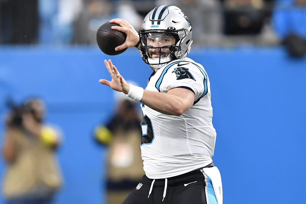Baker Mayfield durante un incontro tra Panthers-49ers nell'ottobre 2022