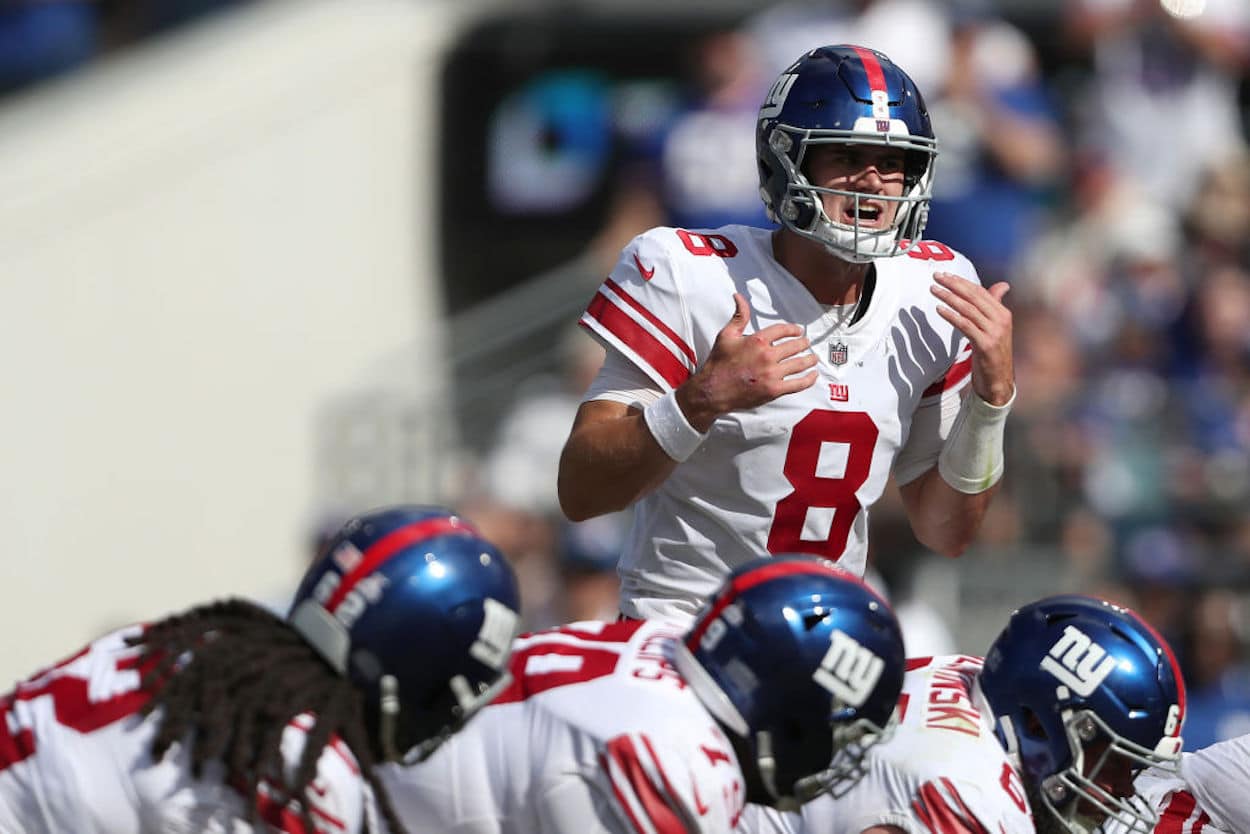 New York Giants quarterback Daniel Jones at the line of scrimmage.