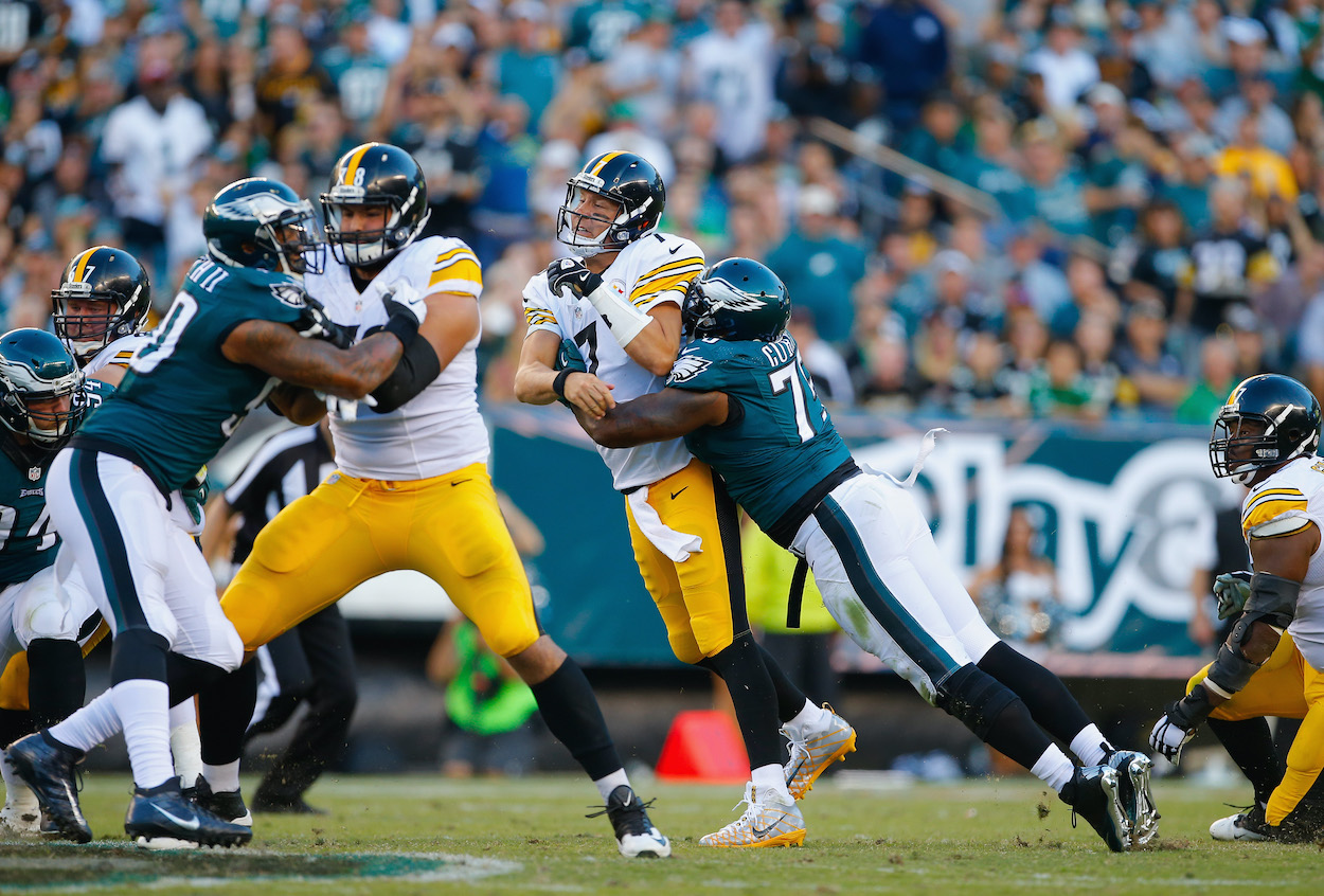 Ben Roethlisberger gets hit by Vinny Curry.