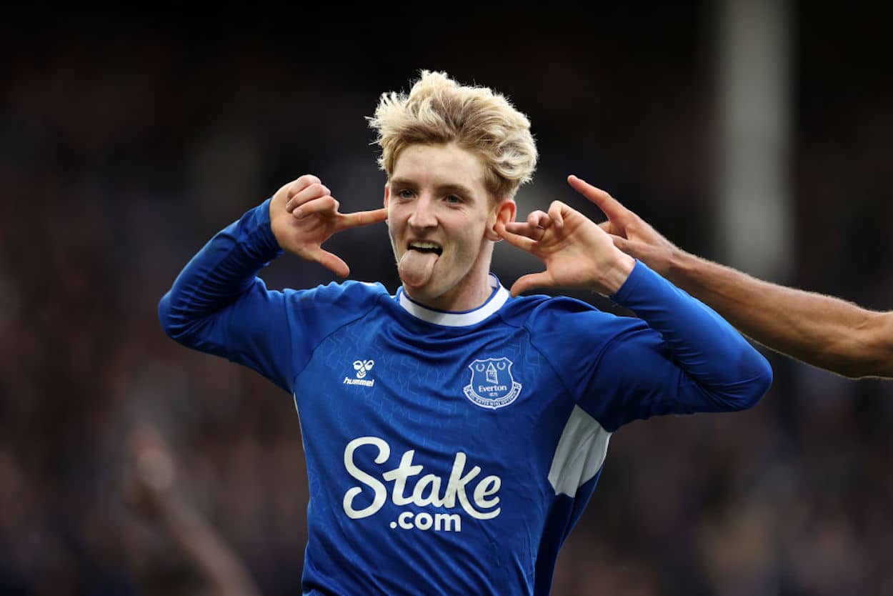 Anthony Gordon celebrates scoring a goal for Everton