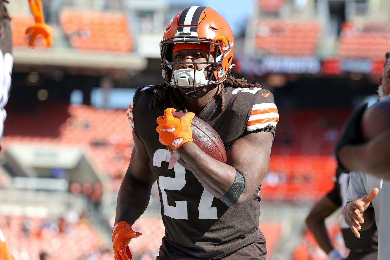 Kareem Hunt warms up before a game.