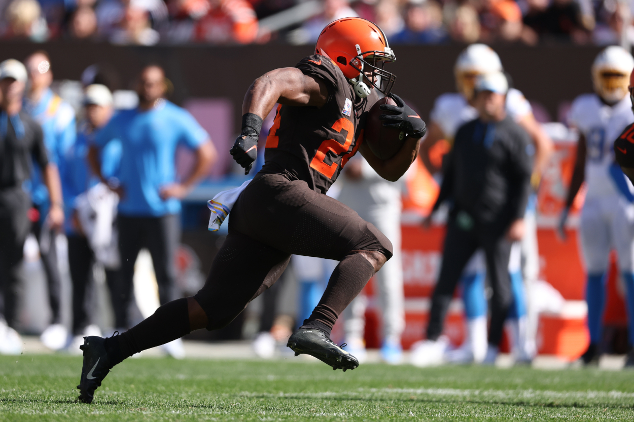 Nick Chubb of the Cleveland Browns plays against the Los Angeles Chargers.