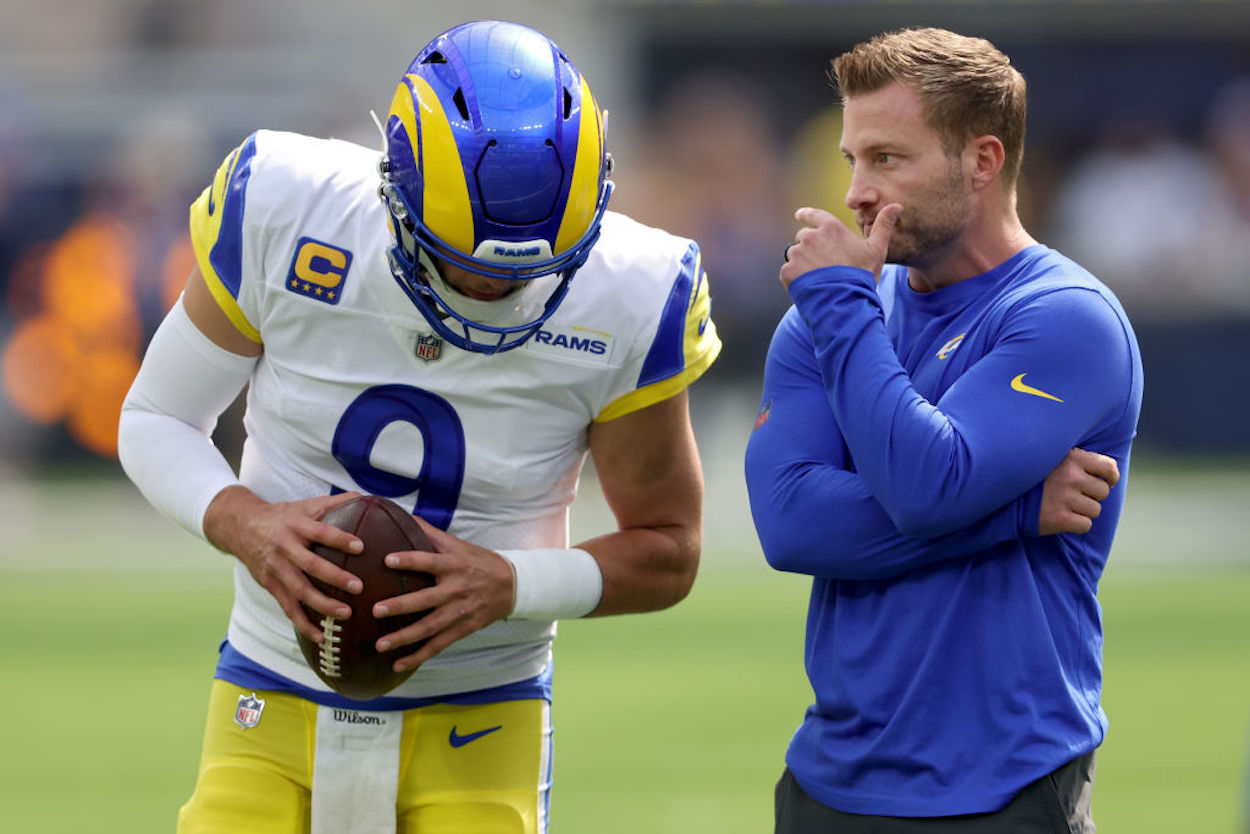 Rams head coach Sean McVay (L)talks with quarterback Matthew Stafford (R).