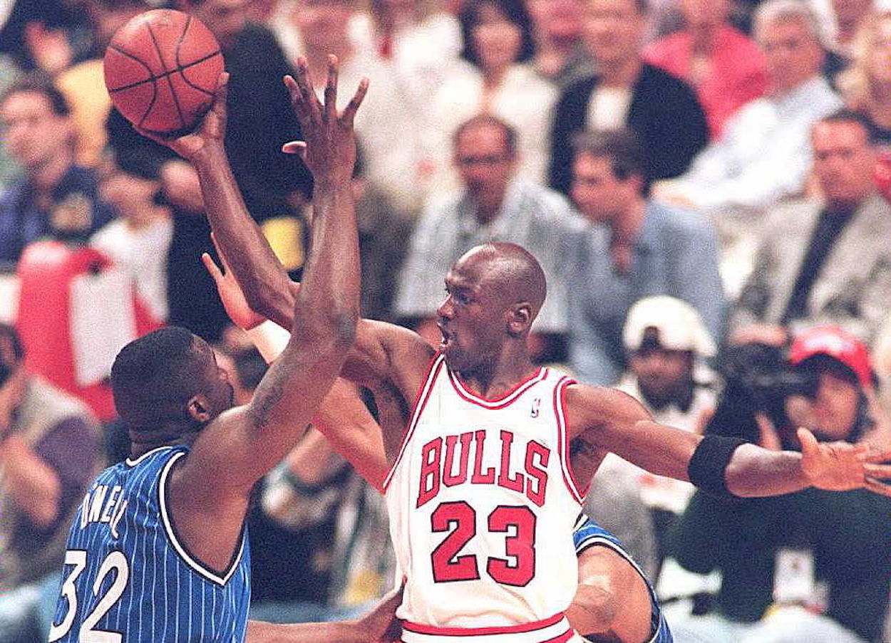 Shaquille O'Neal (L) defends Michael Jordan (R) in NBA action.