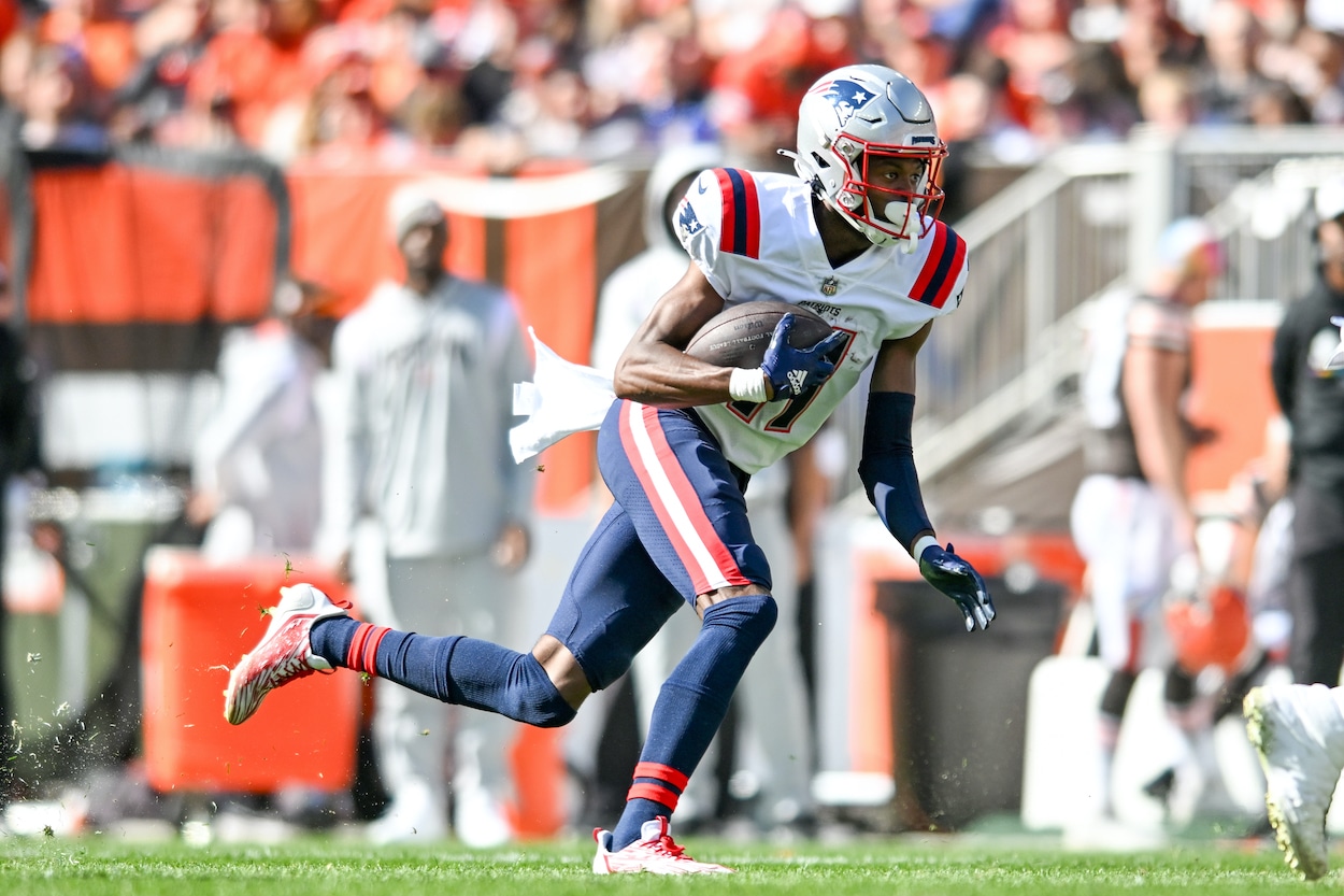 Tyquan Thornton runs with the ball against the Browns.