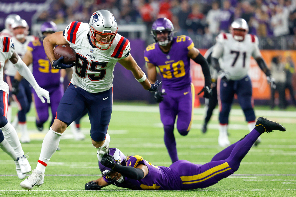 Hunter Henry of the New England Patriots carries the ball against the Minnesota Vikings.