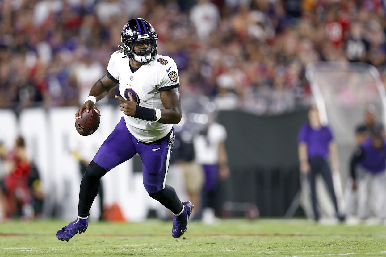 Lamar Jackson runs with the ball against the Buccaneers.