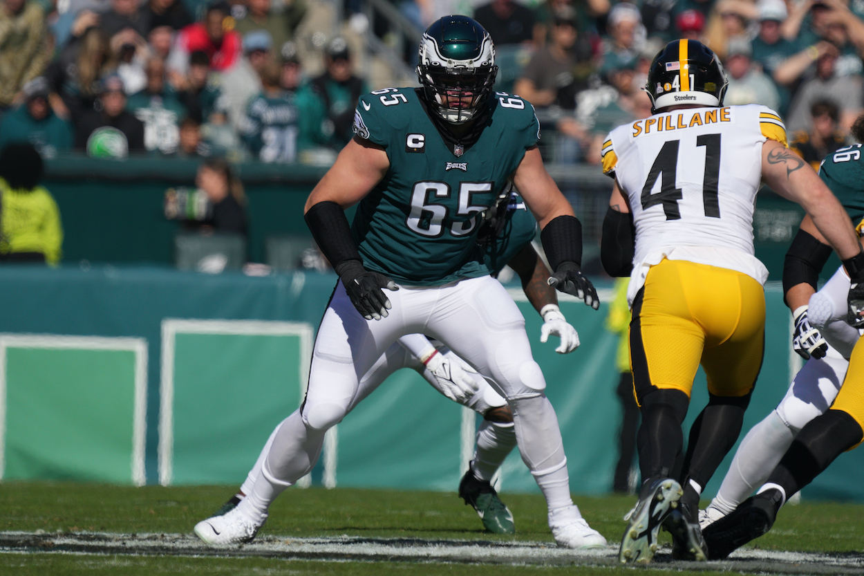 Lane Johnson sets up to block against the Steelers.