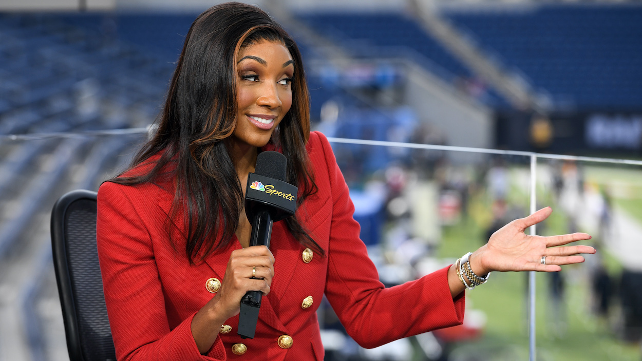 How tall is Maria Taylor?