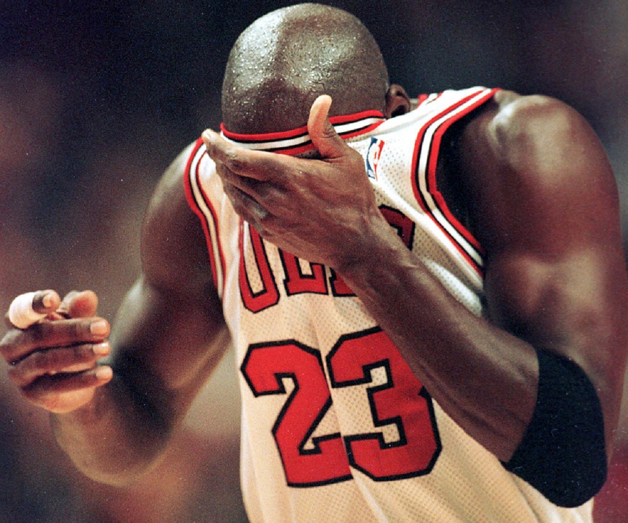 Michael Jordan during a Bulls-Wizards matchup in November 1997