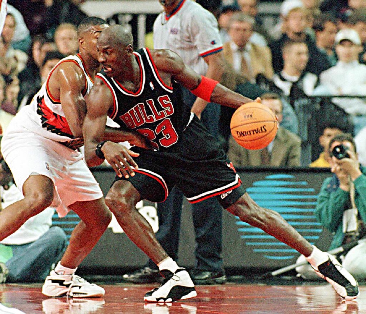 Michael Jordan during a Bulls-Hawks matchup on November 7, 1997