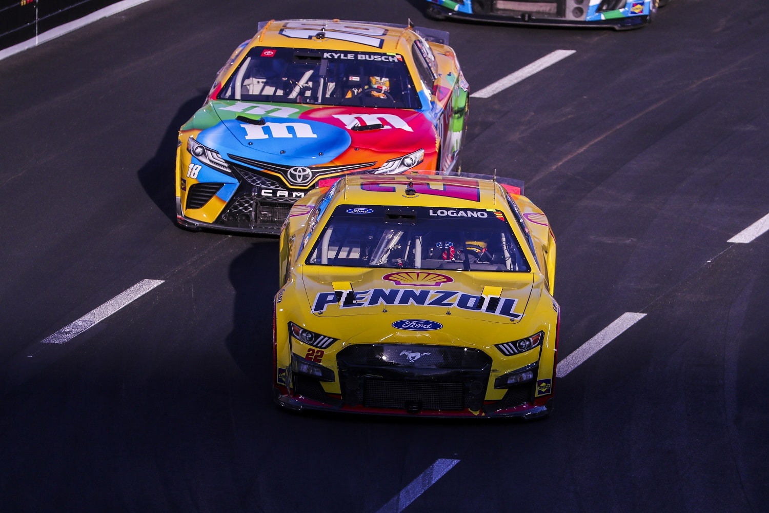 NASCAR driver Joey Logano outraces Kyle Busch to win the Busch Light Clash At The Coliseum on Feb. 6, 2022. | Allen J. Schaben / Los Angeles Times via Getty Images