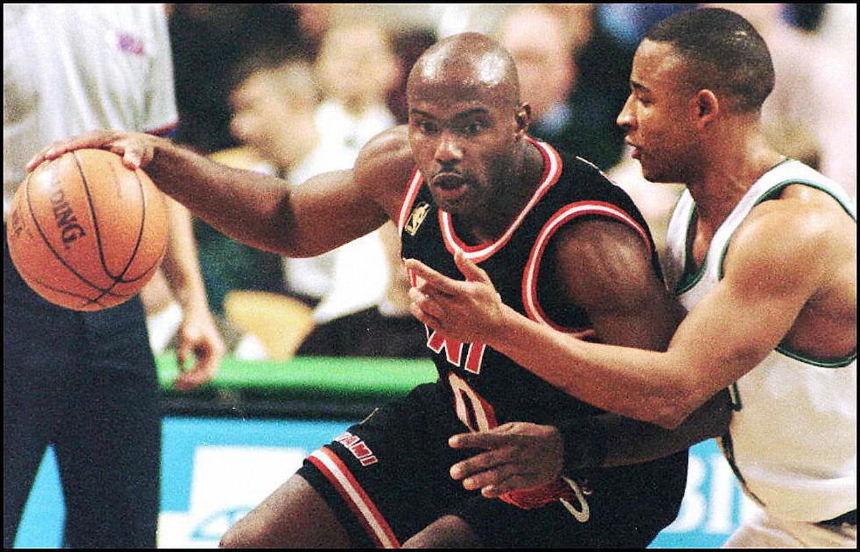 Tim Hardaway (L) dribbles past an opponent.