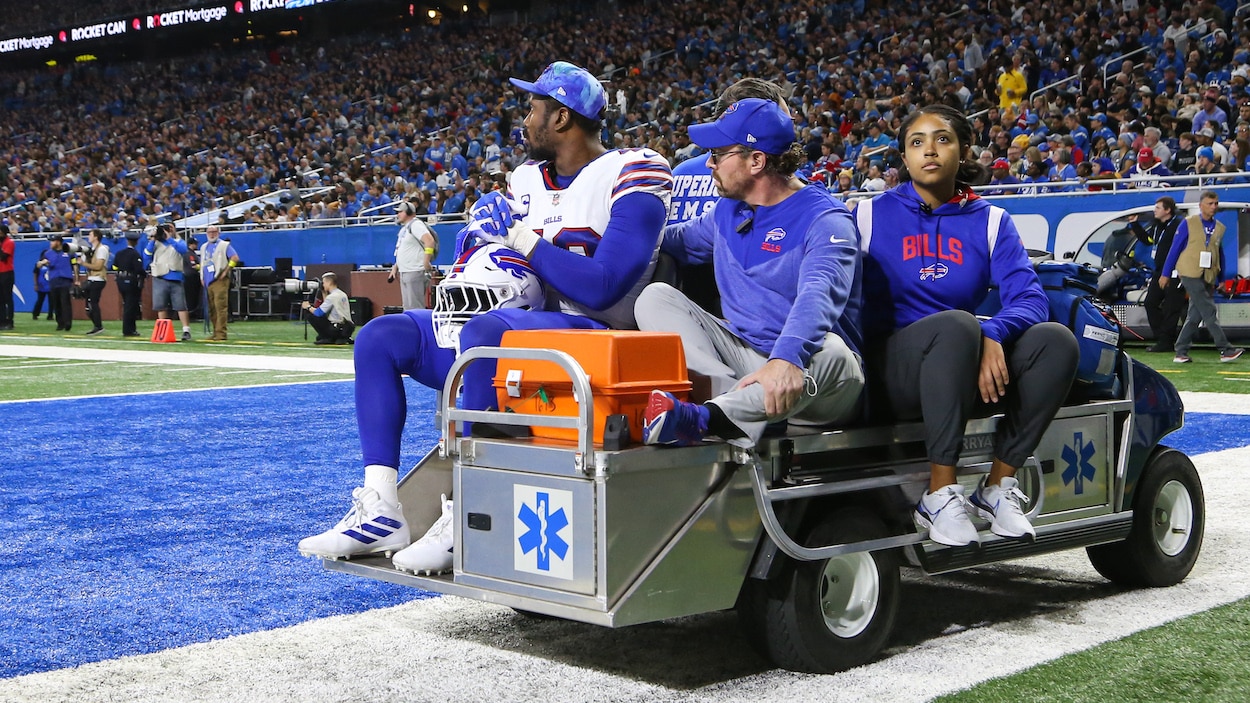 Buffalo Bills linebacker Von Miller injury update.