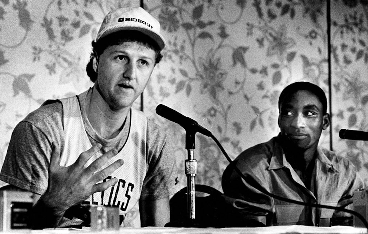 Larry Bird (L) and Isiah Thomas (R) during a press conference.