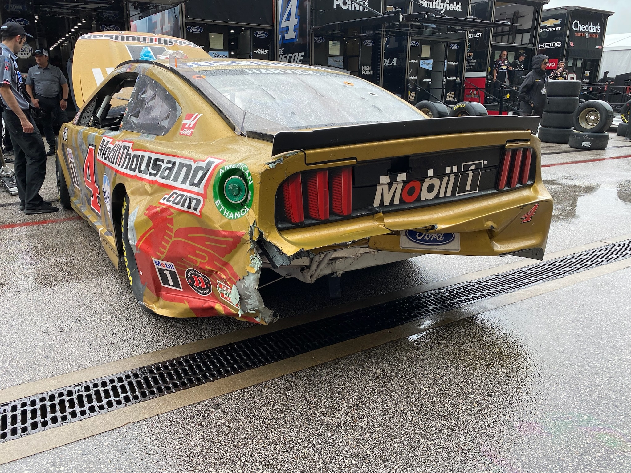 Kevin Harvick damaged car