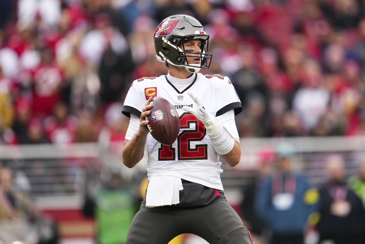 Tom Brady looks to throw against 49ers.