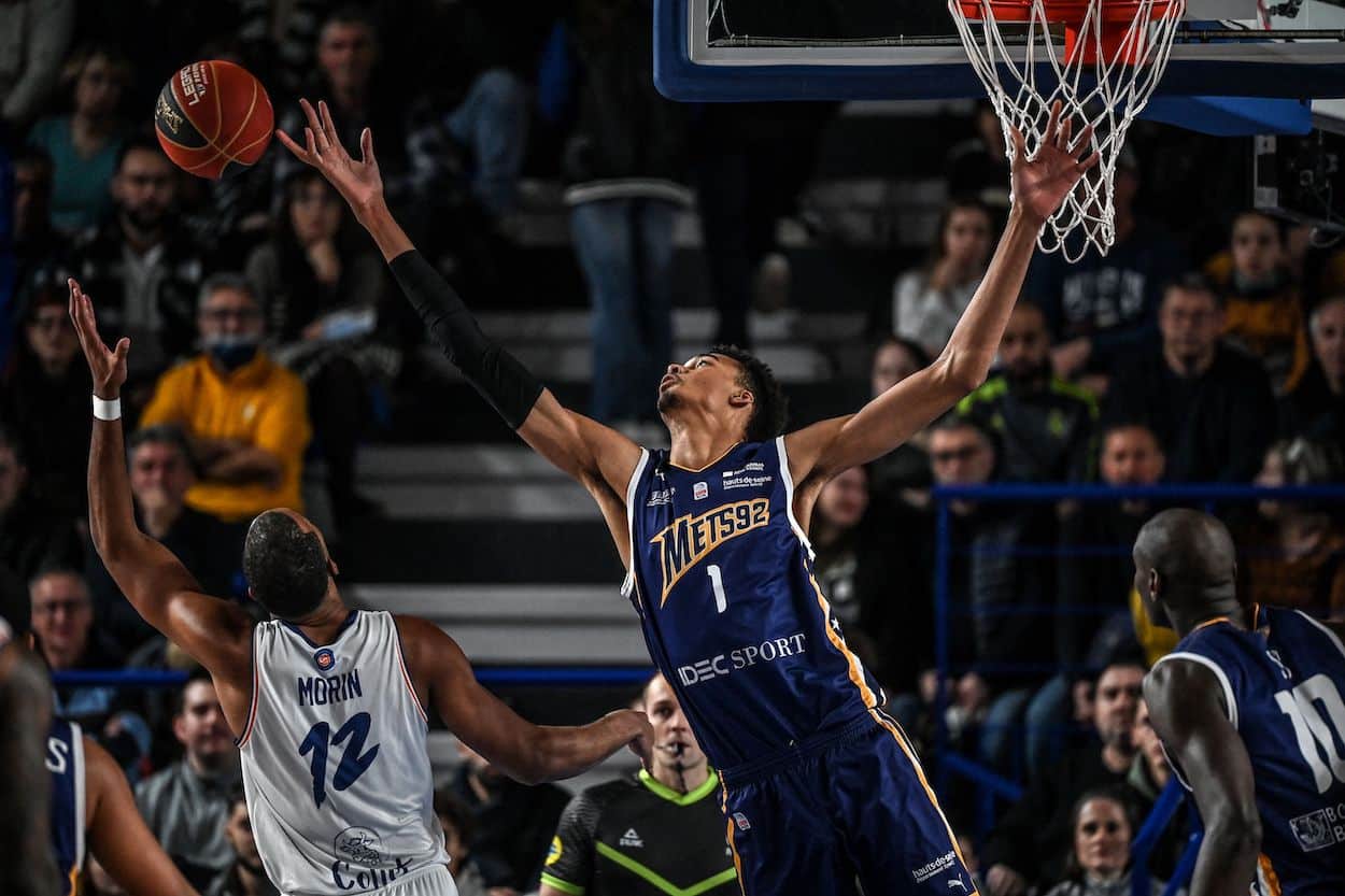 Victor Wembanyama fights for a rebound.