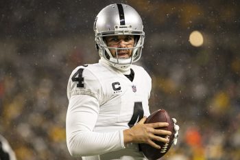 Derek Carr during a Raiders-Steelers matchup in December 2022