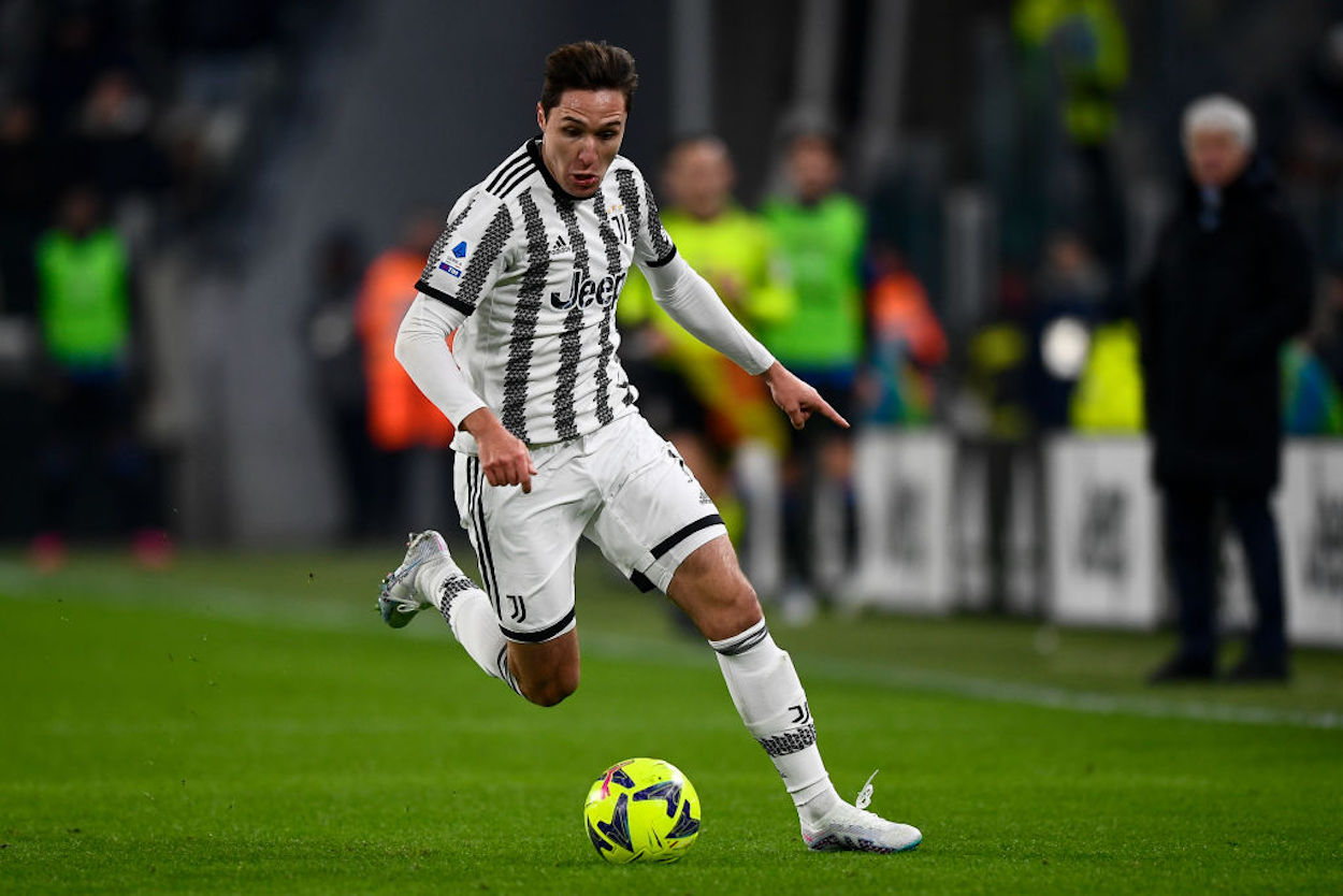 Federico Chiesa dribbles the ball for Juventus.