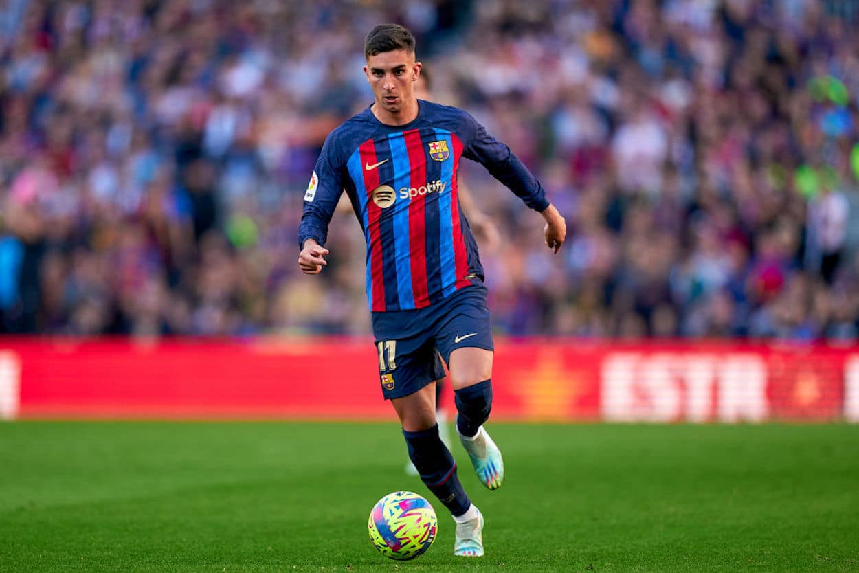 Ferran Torres dribbles the ball for Barcelona.