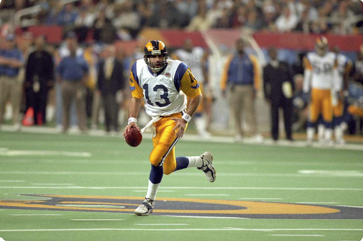 Kurt Warner scrambles in the backfield during the Super Bowl