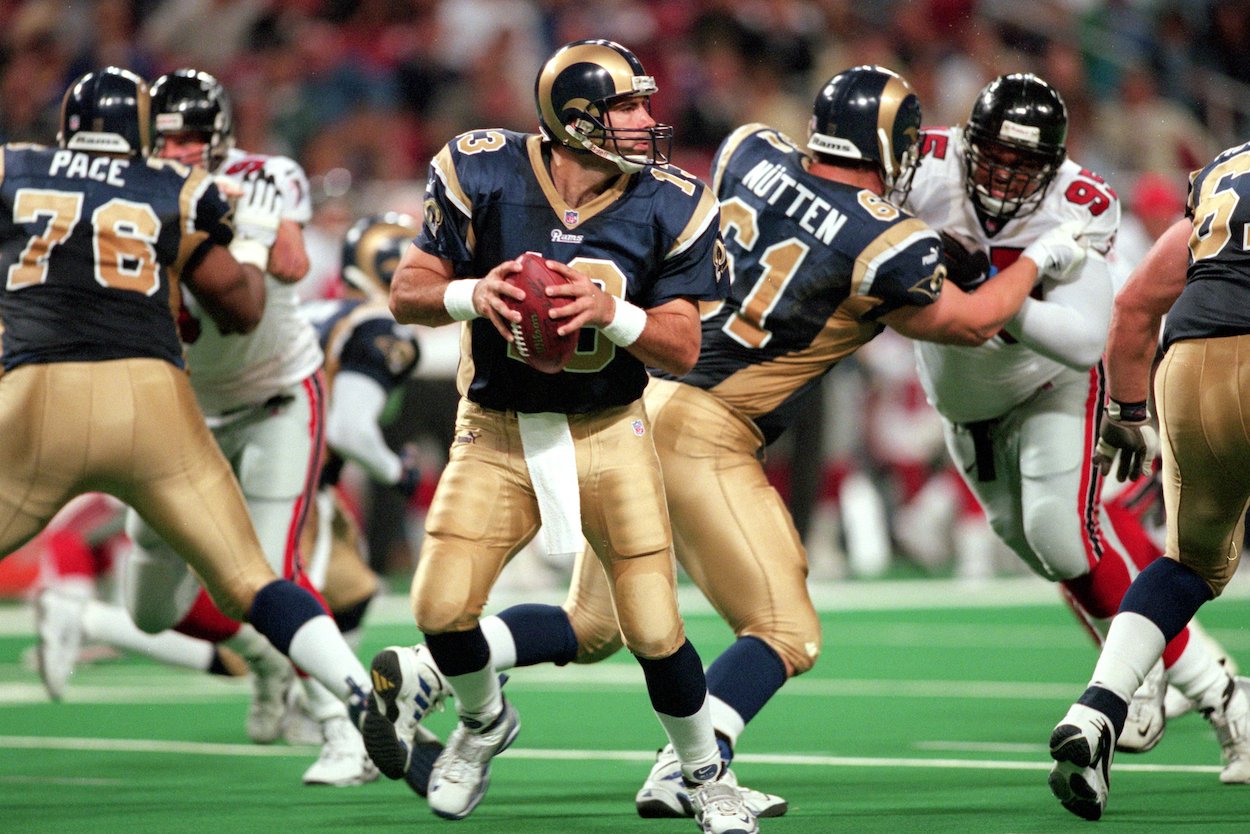 Kurt Warner sets up to pass for the St. Louis Rams during the 2000 NFL season