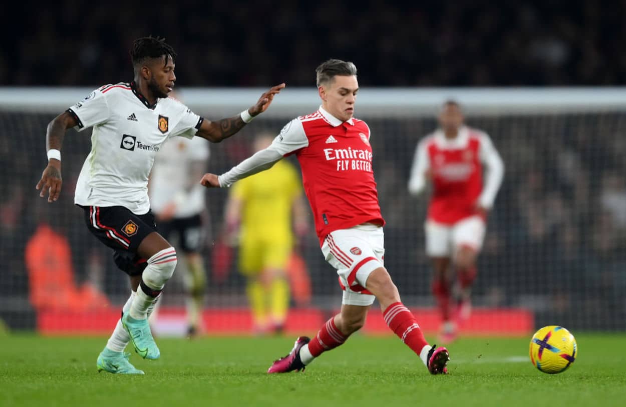 Leandro Trossard (R) plays a pass during his Arsenal debut.