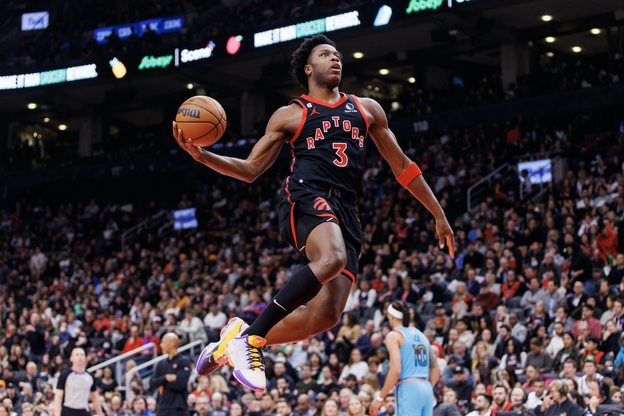 O.G. Anunoby dunks against the Suns.