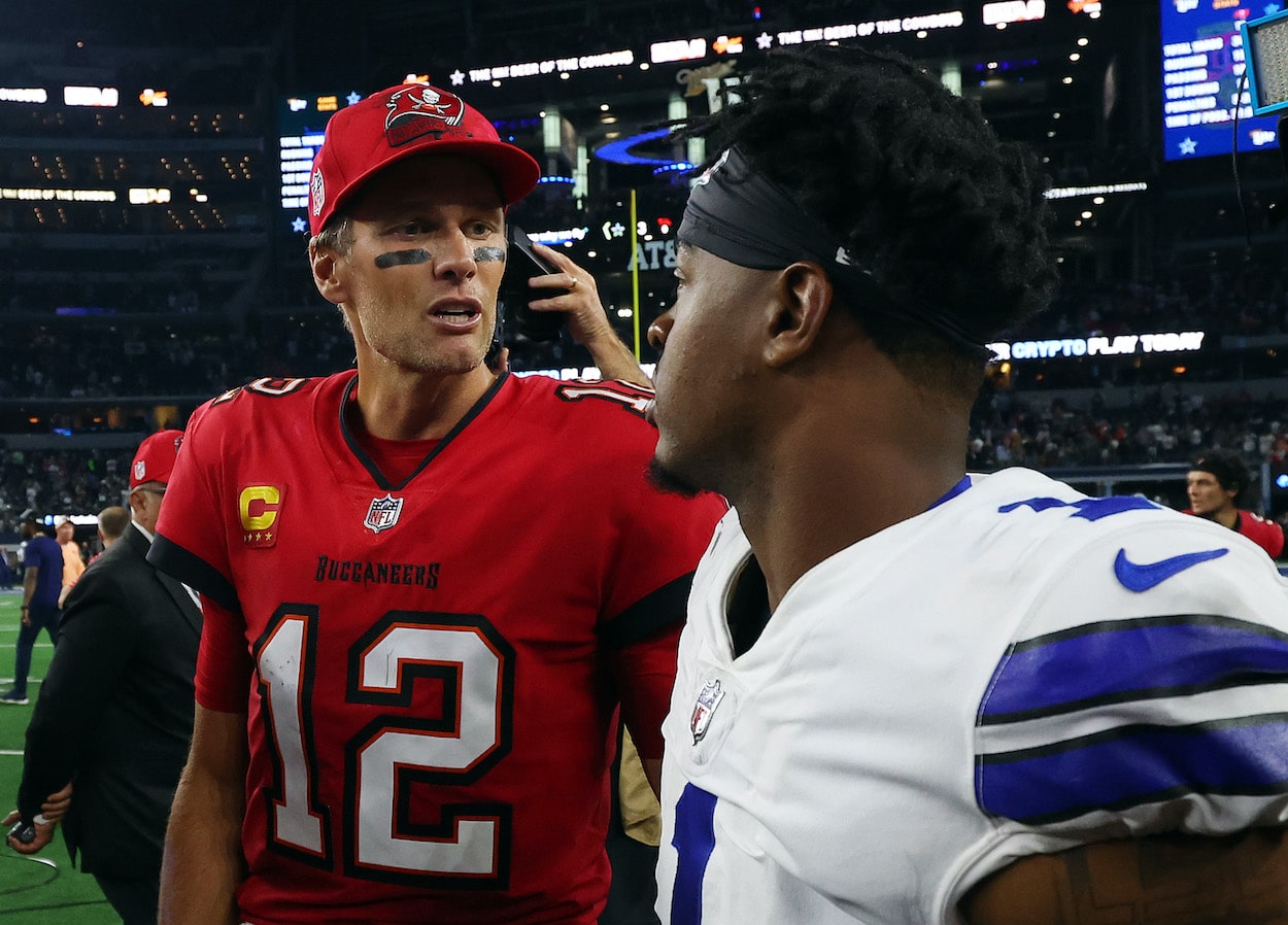Tom Brady shakes hands after a game against the Cowboys.
