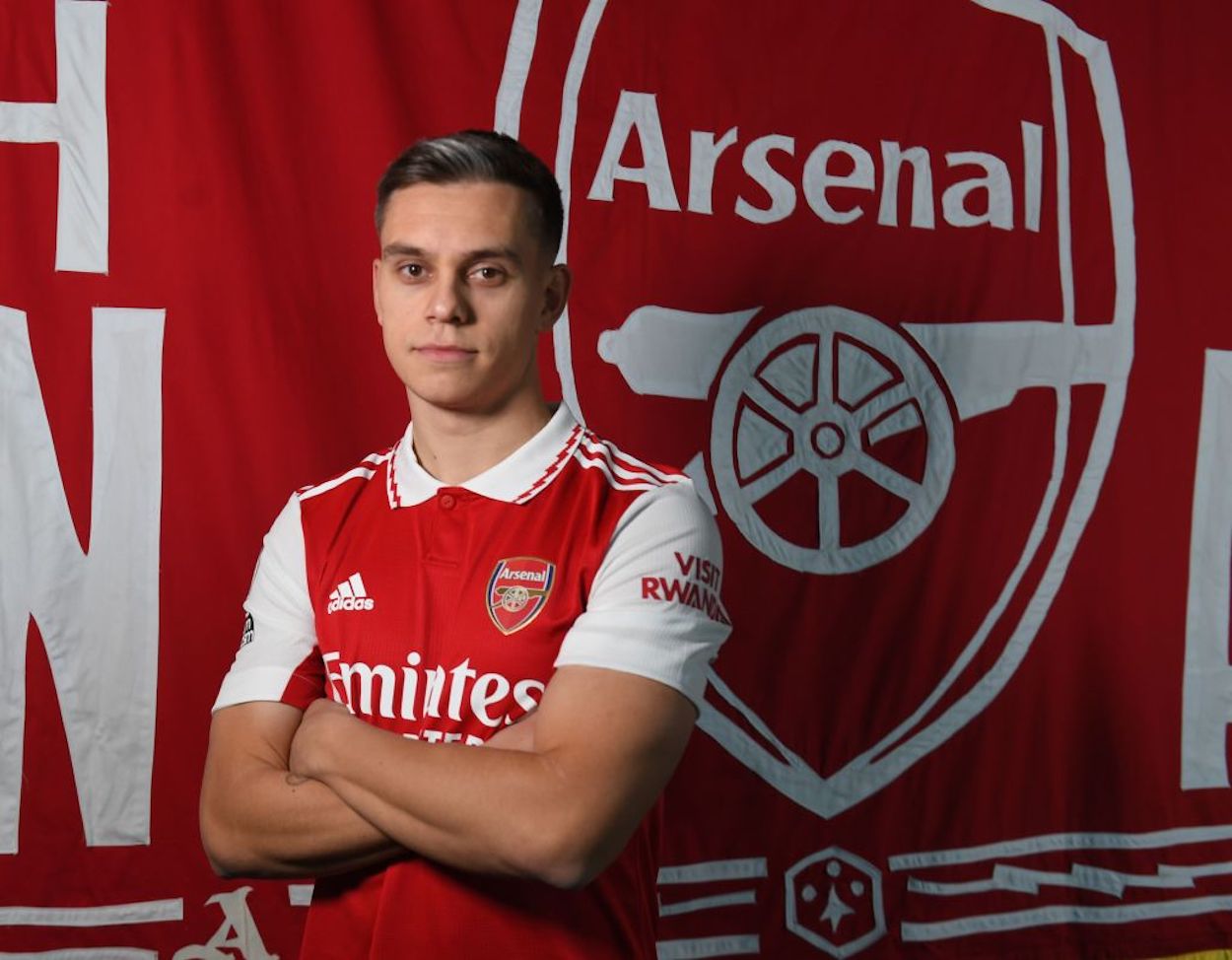 Arsenal unveil their new signing, Leandro Trossard.