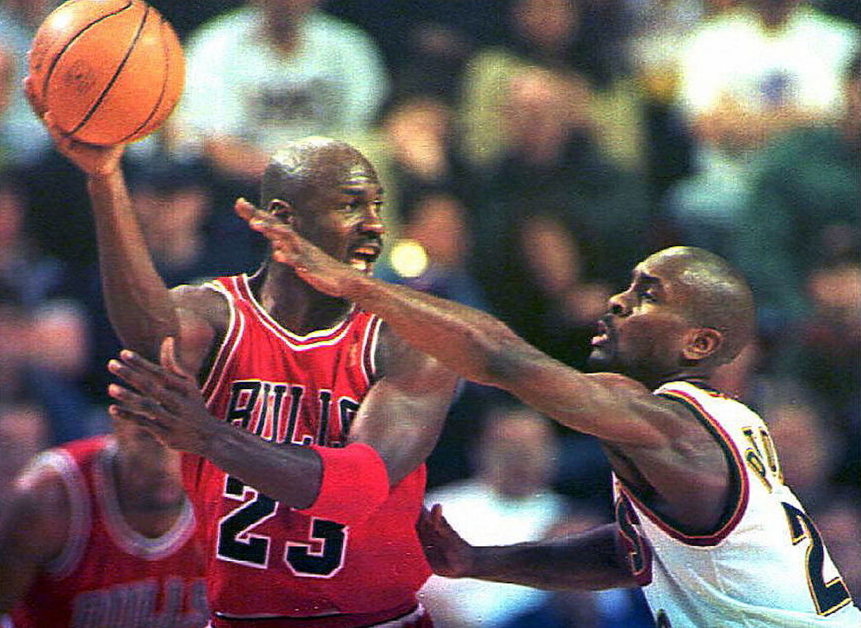 Gary Payton (R) defends Michael Jordan (L) during an NBA game.