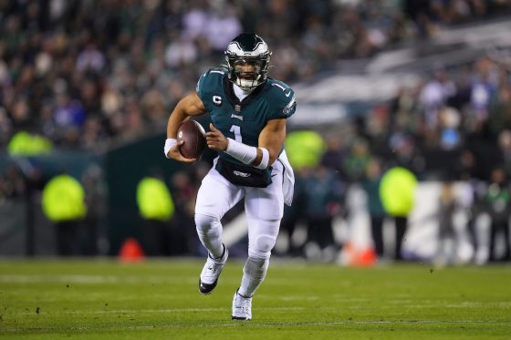 Jalen Hurts runs the ball against the Giants.