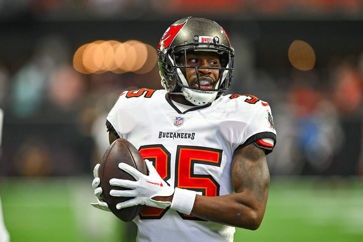 Tampa Bay Buccaneers cornerback Jamel Dean warms up prior to the start of an NFL game